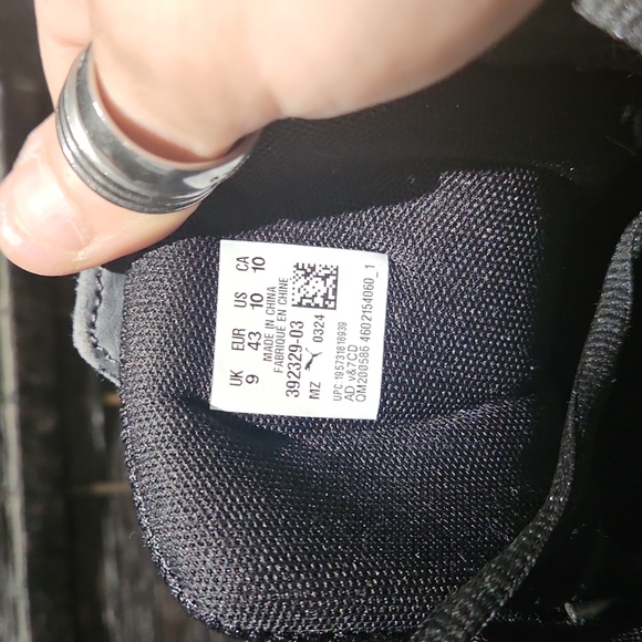 Puma red n balck high tops - Picture 6 of 8